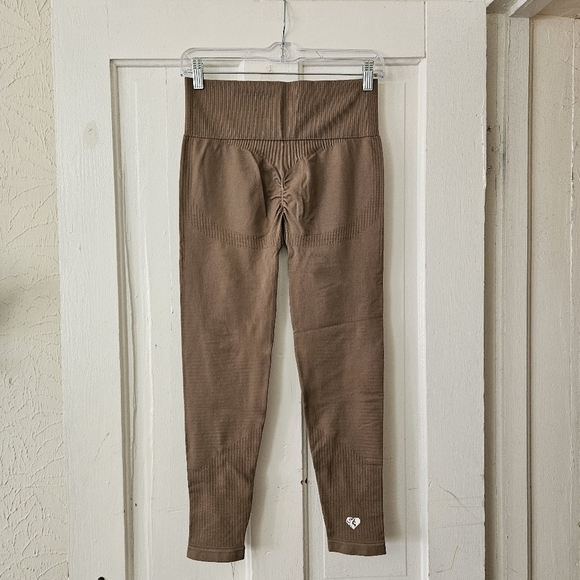 Women's Best Power Seamless Scrunch Regular Length Leggings Caribou Size Large - Picture 3 of 7